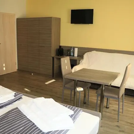 Florion Hostel *